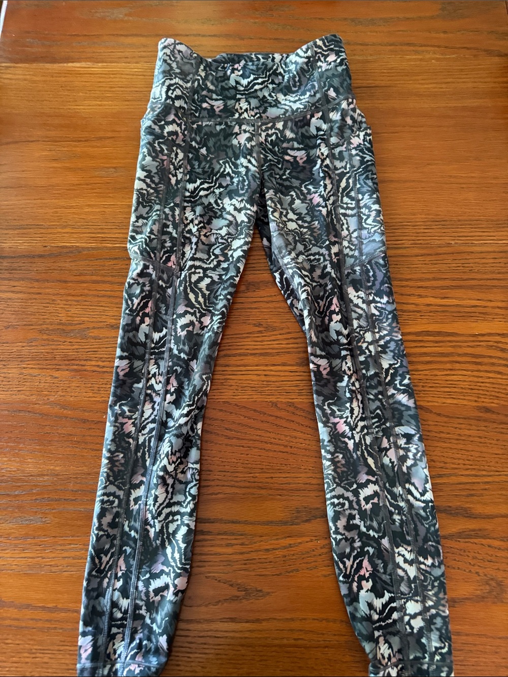 Athleta High-Rise 7/8 Salutation Stash Draw String Hdn Pocket Black, Gray, Pink